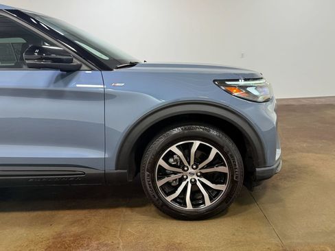 Used 2025 Ford Explorer ST-Line AWD/4WD image 31