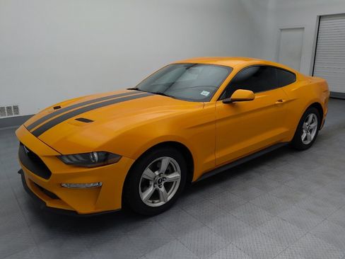 Used 2018 Ford Mustang Coupe RWD image 2