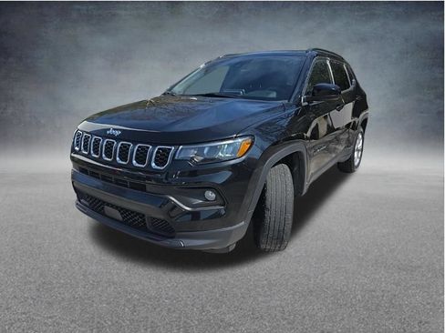 Used 2025 Jeep Compass Latitude AWD/4WD image 9