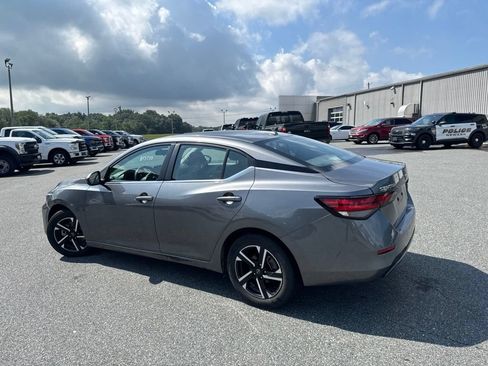 Used 2024 Nissan Sentra SV FWD image 4