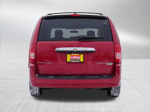 Used 2009 Chrysler Town & Country Touring w/ Heated Seat Group image 6
