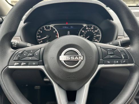 Used 2025 Nissan Altima 2.5 SV FWD image 22