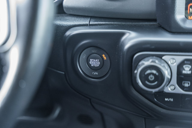 Used 2020 Jeep Gladiator Overland AWD/4WD image 28