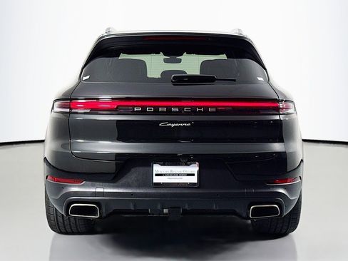 Used 2025 Porsche Cayenne w/ Premium Package image 4