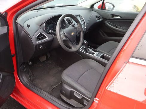 Used 2017 Chevrolet Cruze LT image 10