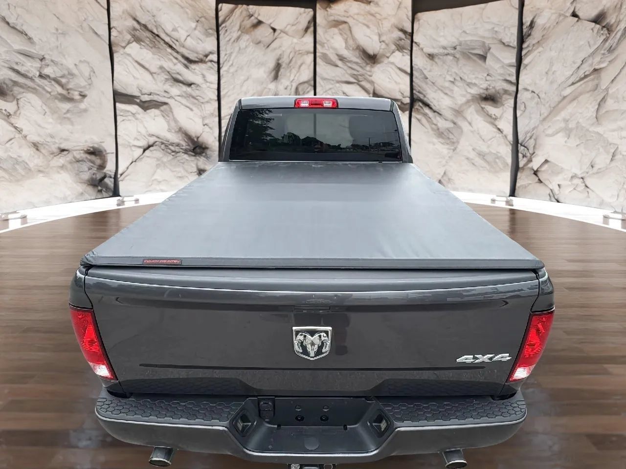 Used 2017 RAM 1500 Express w/ Express Value Package AWD/4WD image 3