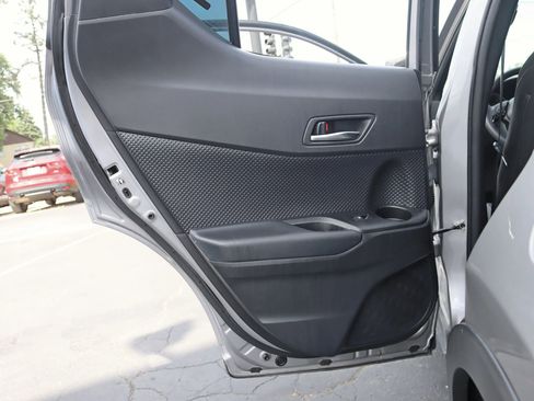 Used 2019 Toyota C-HR LE image 32