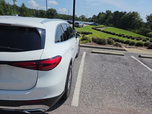 Used 2025 Mercedes-Benz GLC 300 image 8