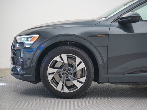 Used 2023 Audi e-tron Premium image 2