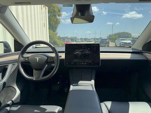 Used 2024 Tesla Model Y Long Range AWD/4WD image 3