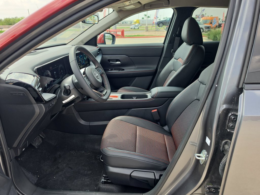 New 2026 Nissan Kicks SR FWD image 23