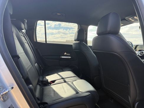 Used 2023 Mercedes-Benz EQB 300 4MATIC image 18