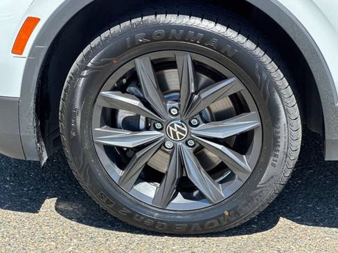 Used 2024 Volkswagen Tiguan SE AWD/4WD image 45