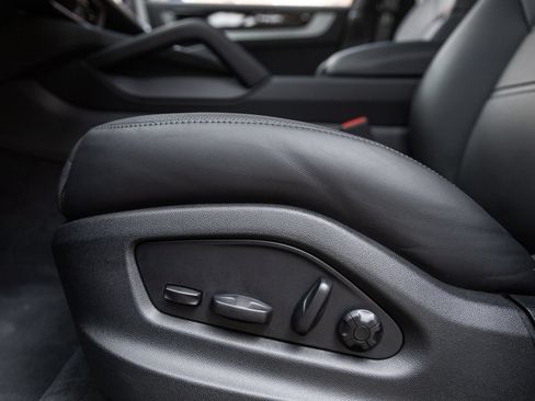Certified 2026 Porsche Cayenne AWD/4WD image 23