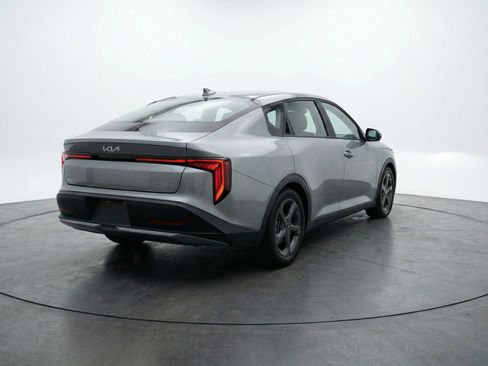 Used 2025 Kia K4 LXS image 9