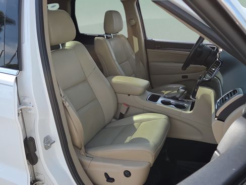 Used 2019 Jeep Grand Cherokee Limited w/ Luxury Group II RWD image 17