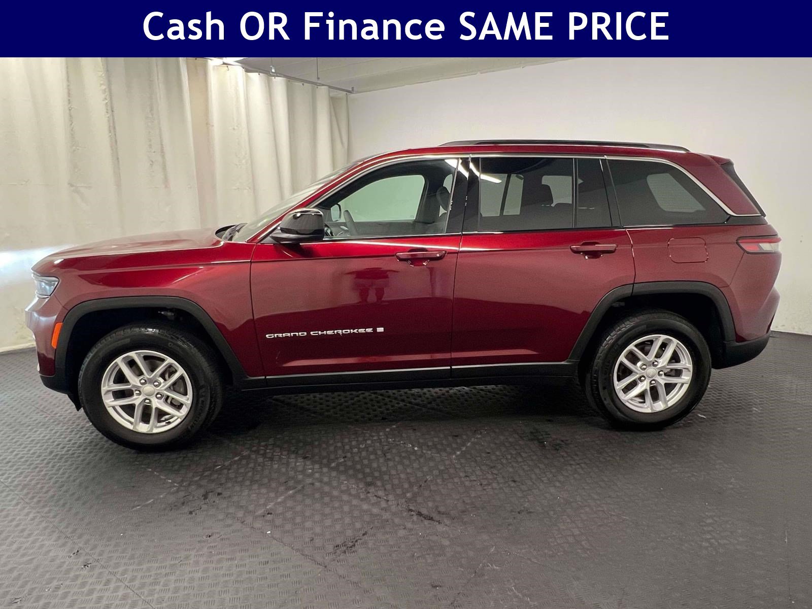 Certified 2025 Jeep Grand Cherokee Laredo X w/ Luxury Tech Group I AWD/4WD image 10