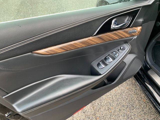 Used 2016 Nissan Maxima Platinum w/ Interior Lighting Package FWD image 24