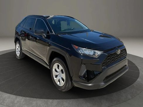 Used 2021 Toyota RAV4 LE FWD image 1