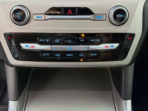 Used 2022 Ford Explorer XLT w/ Equipment Group 202A image 16