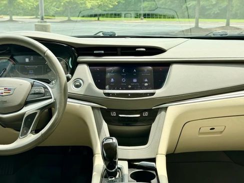 Used 2020 Cadillac XT5 Premium Luxury AWD/4WD image 23