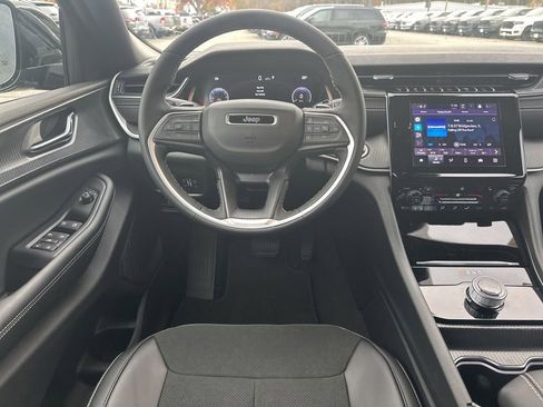 New 2025 Jeep Grand Cherokee Altitude AWD/4WD image 14
