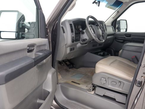 Used 2017 Nissan NV 3500 SL RWD image 16