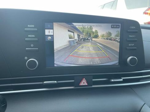 Certified 2025 Hyundai Elantra SE w/ Cargo Package FWD image 28