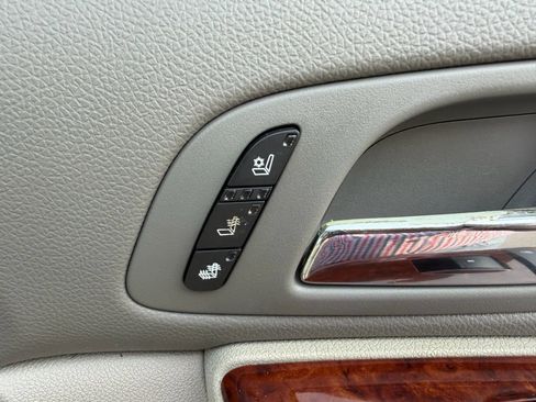 Used 2011 Chevrolet Avalanche LTZ image 33