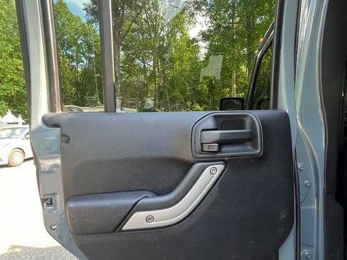 Used 2014 Jeep Wrangler Unlimited Sahara w/ Connectivity Group AWD/4WD image 20