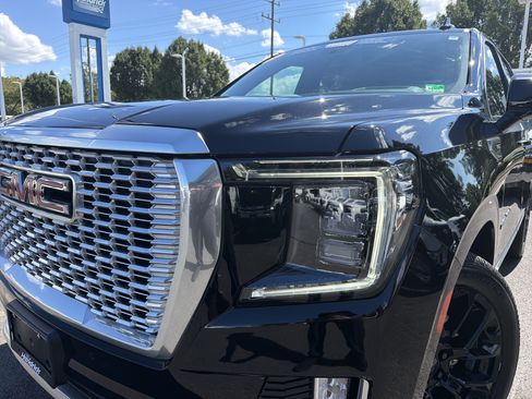 Used 2023 GMC Yukon Denali AWD/4WD image 6