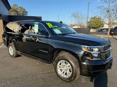 Used 2019 Chevrolet Suburban LT image 3