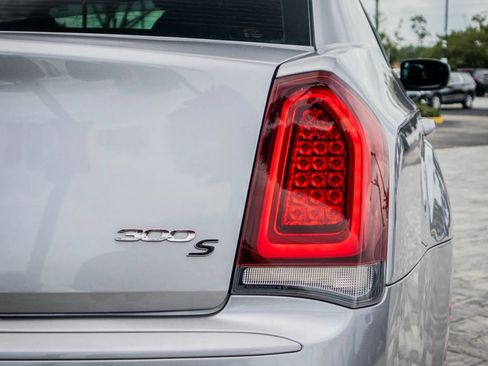 Used 2018 Chrysler 300 S w/ 300S Premium Group RWD image 15