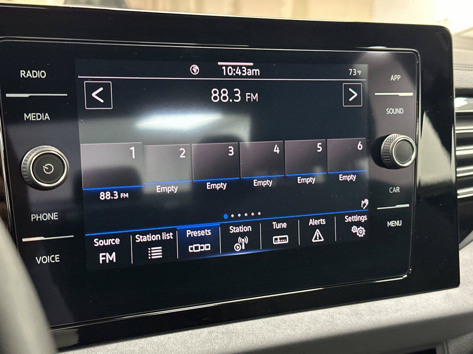 Used 2025 Volkswagen Jetta SE w/ Sunroof Package FWD image 16