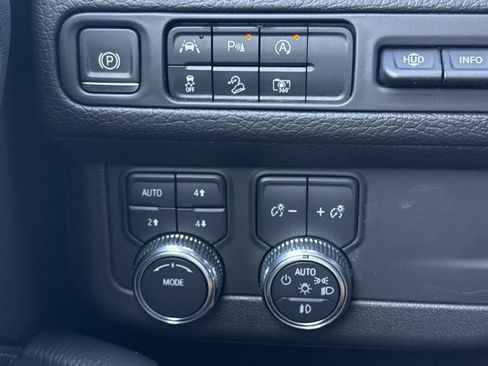 Used 2023 GMC Yukon Denali w/ LPO, Floor Liner Package AWD/4WD image 32