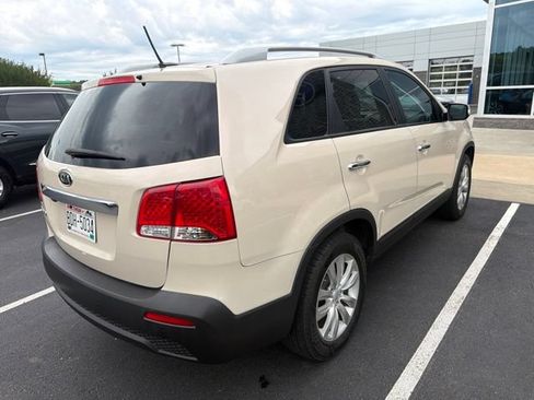 Used 2011 Kia Sorento LX w/ Convenience Pkg FWD image 4