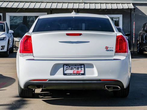 Used 2019 Chrysler 300 Limited image 13
