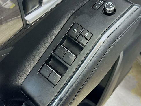 Used 2023 Toyota Highlander Limited FWD image 21