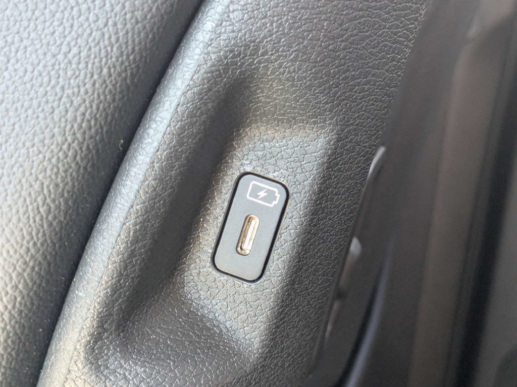 Used 2026 Kia Sportage EX FWD image 16