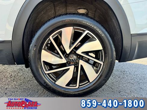 Used 2025 Volkswagen Atlas SE AWD/4WD image 19