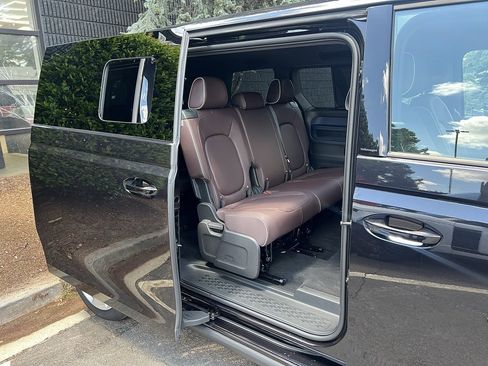 Used 2025 Volkswagen ID. Buzz Pro S image 19