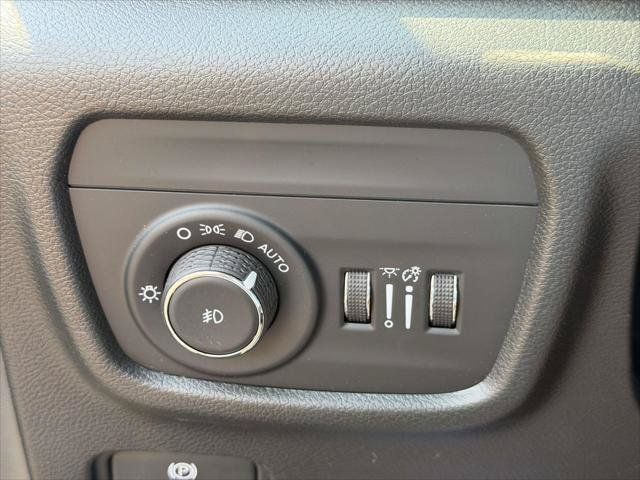Used 2023 Jeep Grand Cherokee L Limited AWD/4WD image 23