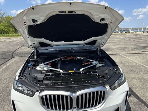 Used 2025 BMW X5 xDrive50e AWD/4WD image 31
