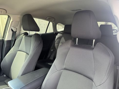 Used 2021 Toyota Venza LE image 13