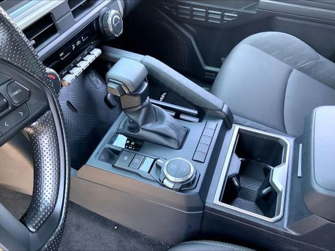 Used 2025 Toyota Tacoma SR5 AWD/4WD image 16