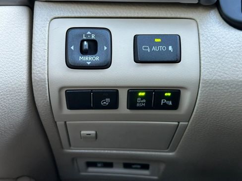 Used 2013 Lexus LS 460 w/ Comfort Pkg image 32