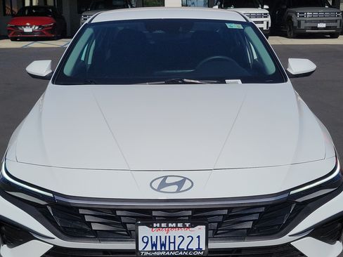 Certified 2025 Hyundai Elantra SE FWD image 28