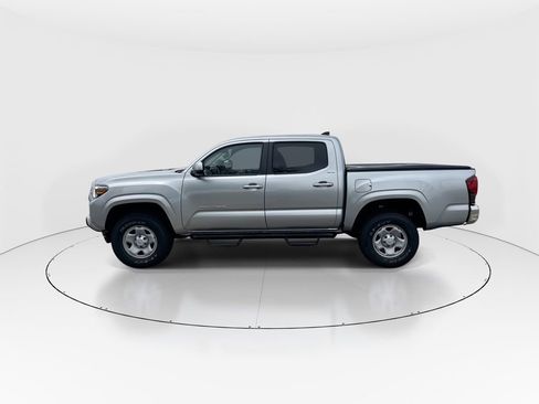 Used 2022 Toyota Tacoma SR5 RWD image 5