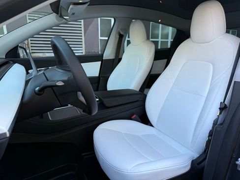 Used 2022 Tesla Model Y Performance image 10