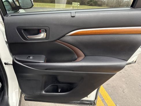 Used 2019 Toyota Highlander Limited image 30